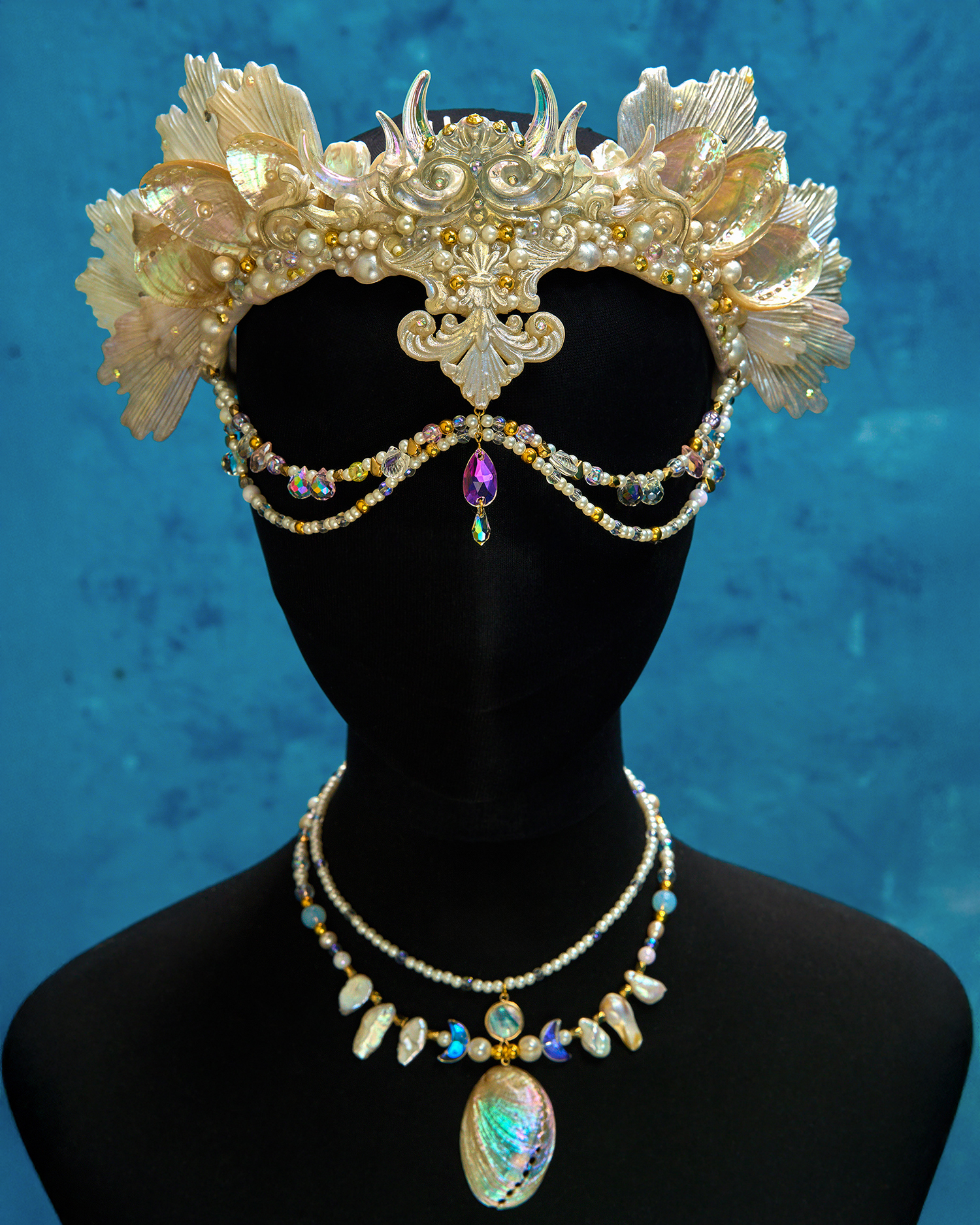 Pearl crown by Ariestasia